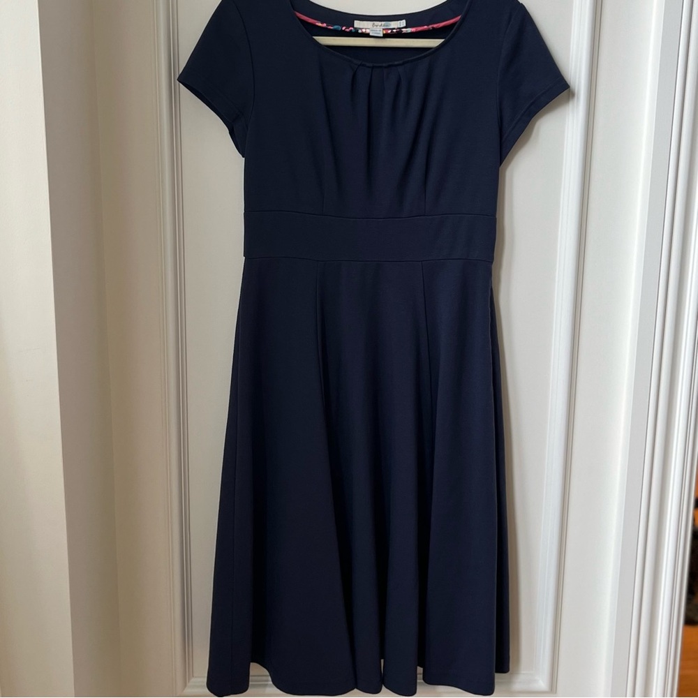 Boden Navy Blue Fit And Flare Pleated Knee Length Short Sleeve Dress US 6/UK 10 - Picture 2 of 4